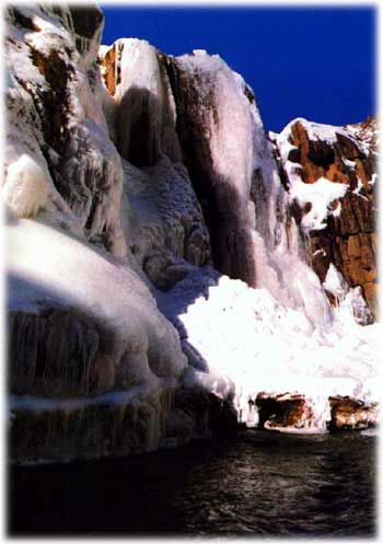 Iran, Hamadan, Ganjnameh Waterfall